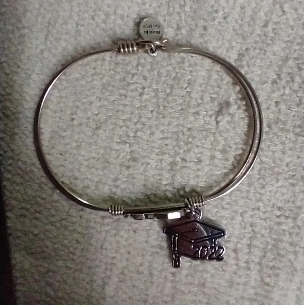 Silvertone graduation 🎓 born in the USA 2022 wire bracelet